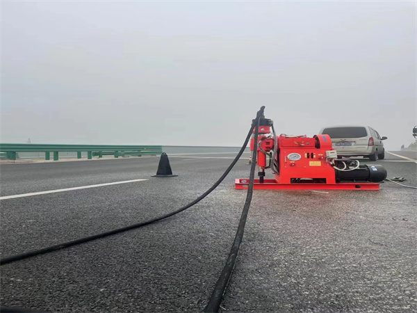 镇巴马路路基路面开裂下沉注浆加固灌浆