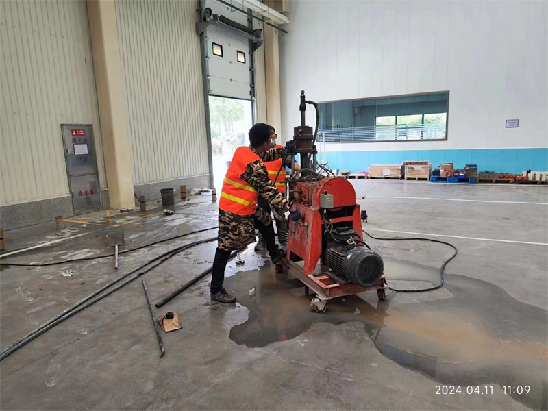 镇巴厂房地面下沉塌陷注浆加固施工